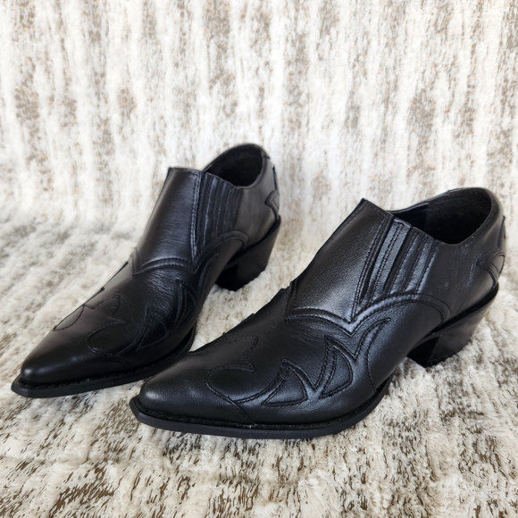 Durango Shoes - Durango "Crush" Black Leather Wingtip Cowgirl Western Ankle Boot | Women's 7.5
